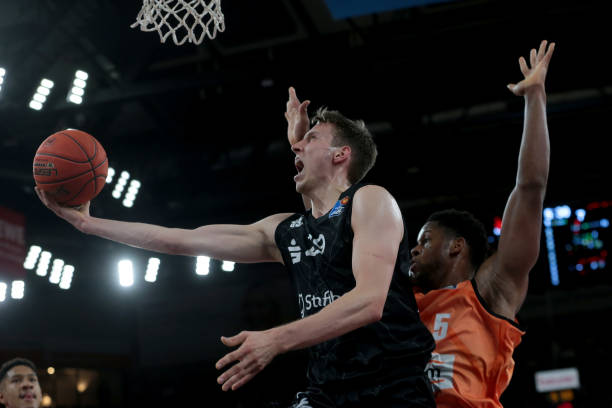 交媒体存在 交媒体存在