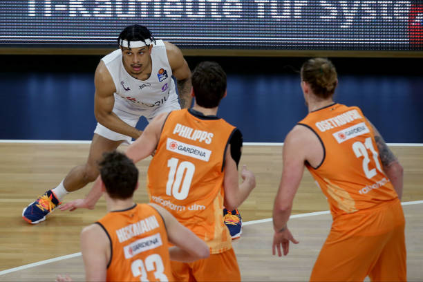 以多变的战 以多变的战